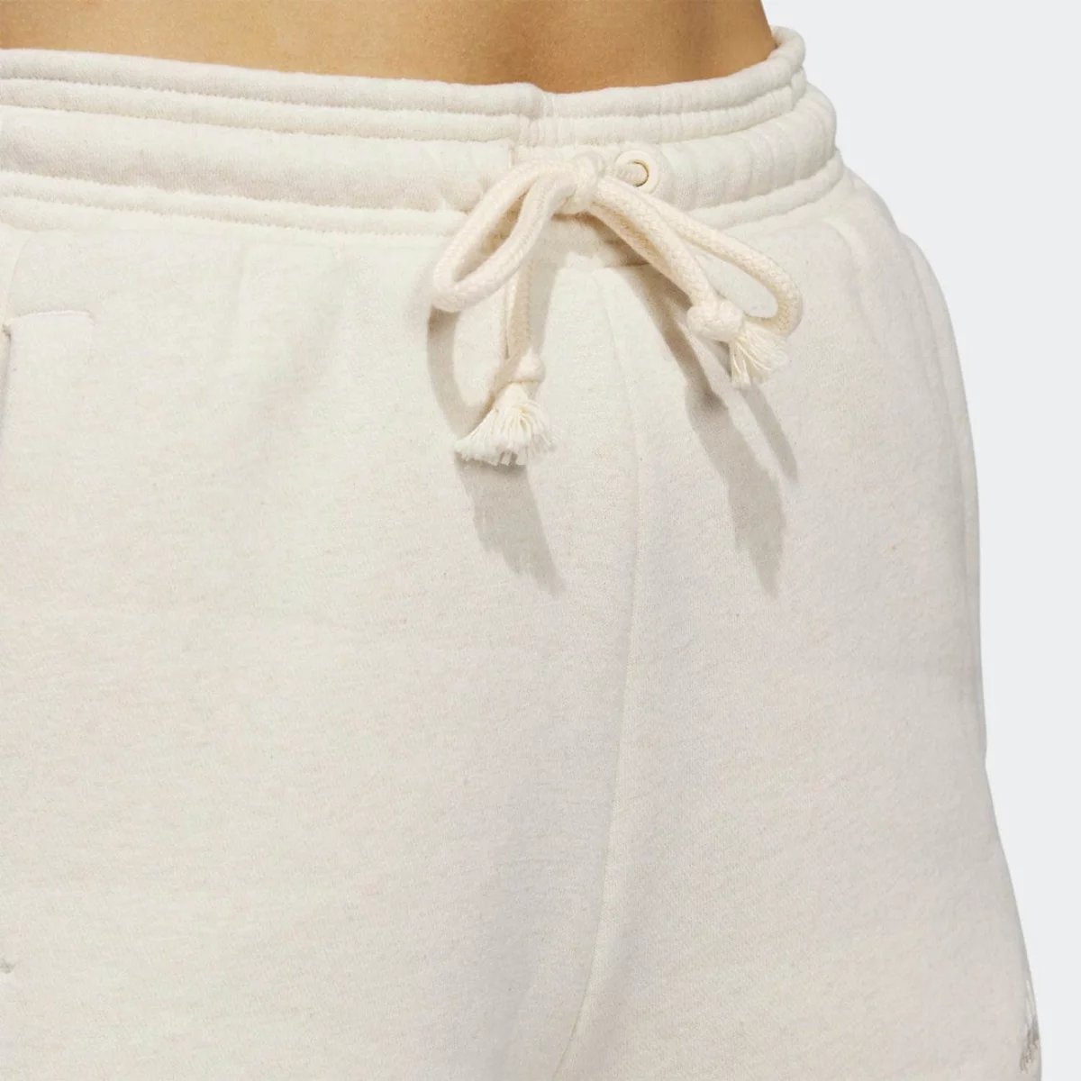 0_0031_ic6467_7_apparel_on-model_detail-view-2_grey-huge-6657a1d4dddad