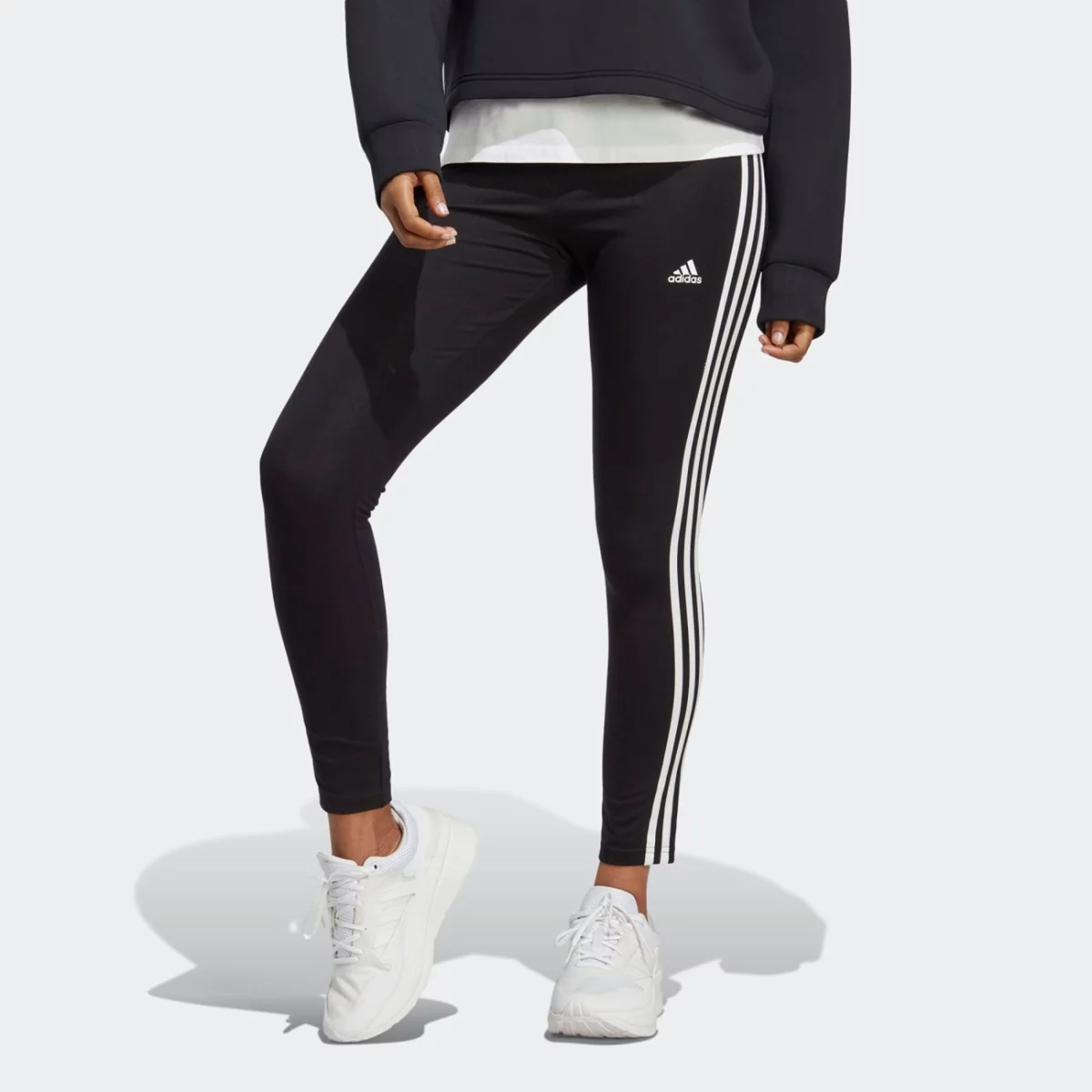 ic7151_3_apparel_on-model_standard-view_grey-huge-6657a59f5bd40