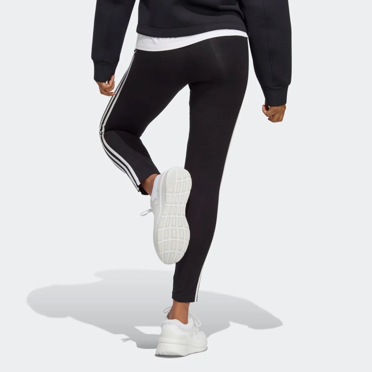 ic7151_4_apparel_on-model_back-view_grey-huge-6657a5a16e18a