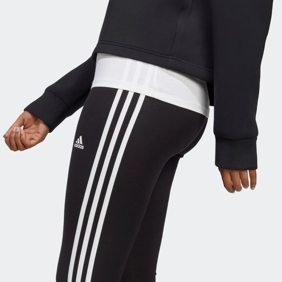 ic7151_6_apparel_on-model_detail-view-1_grey-huge-6657a5a5f2ab3