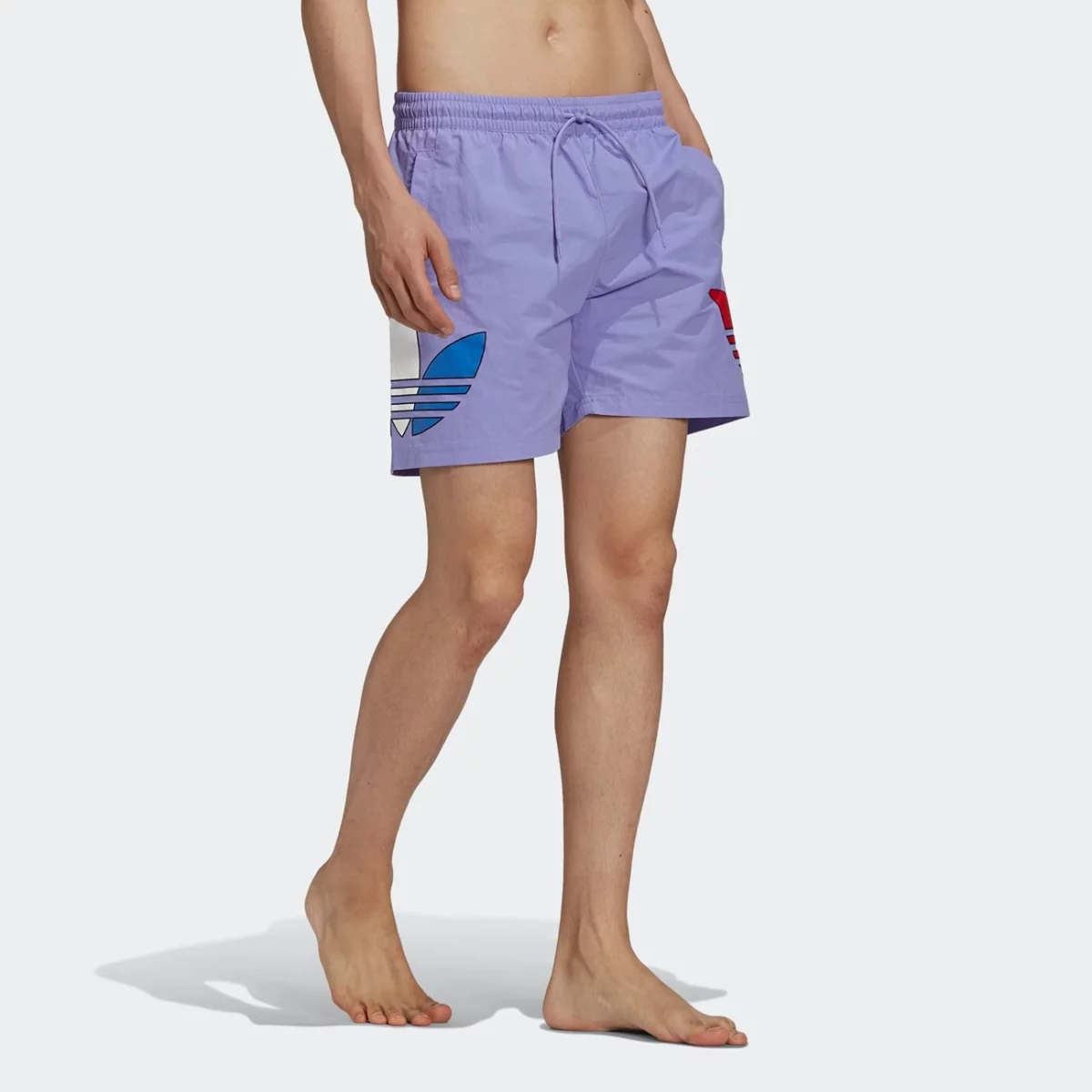 gn3569_app_on-model_walking_gradient-huge-6657536c20112