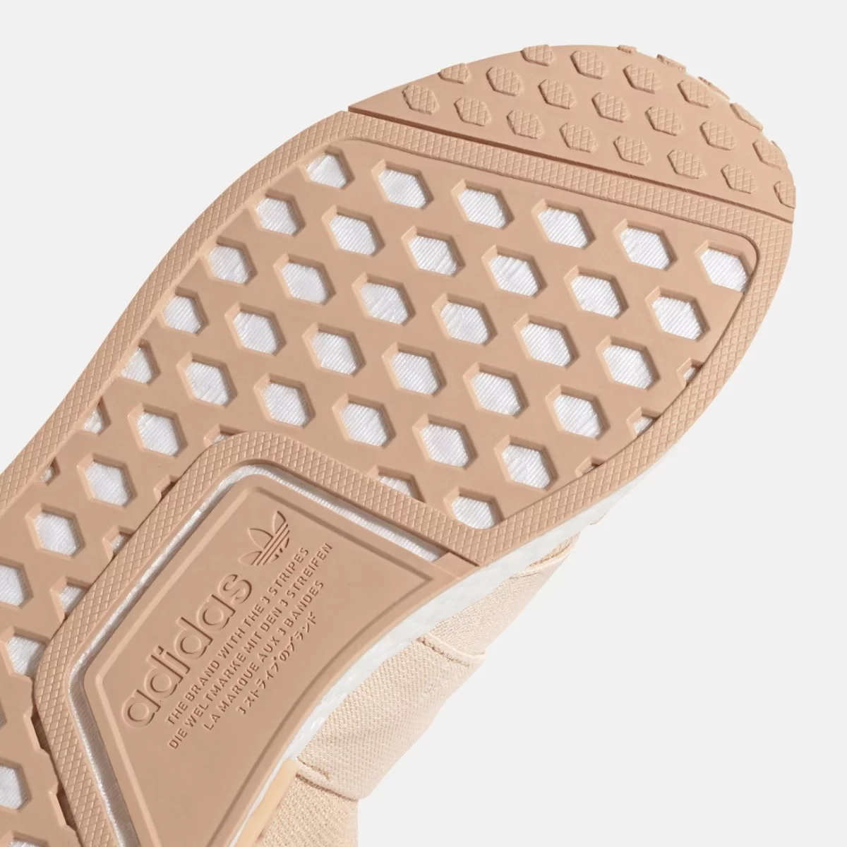 gw9469_9_footwear_photography_detail-view-2_transparent-huge-6658217abda6c