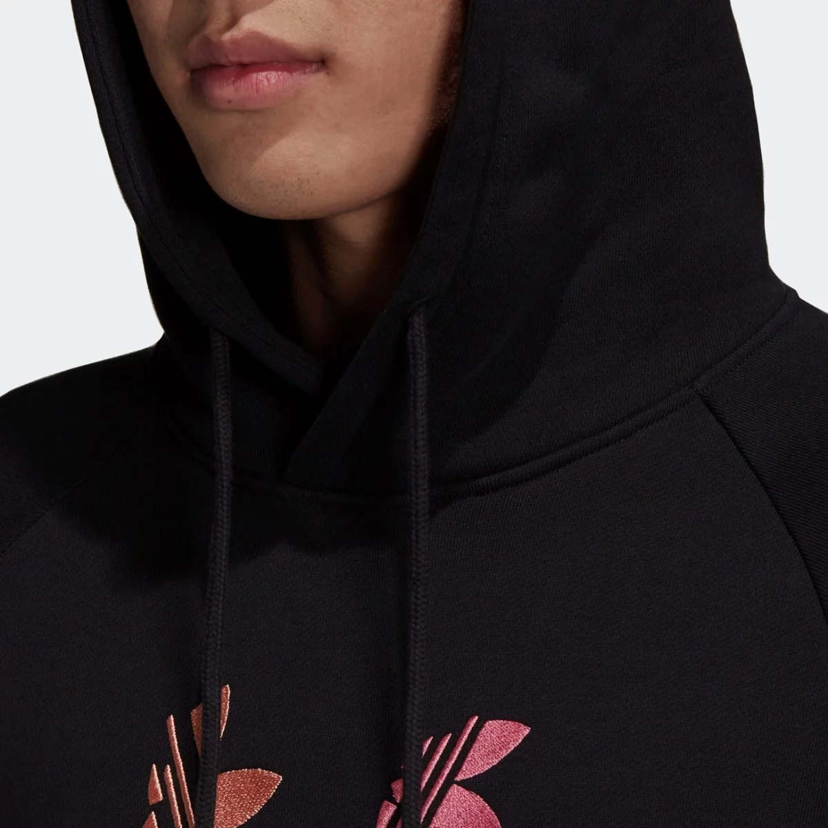 h37732_app_on-model_detail-1_gradient-huge-66576564dacce