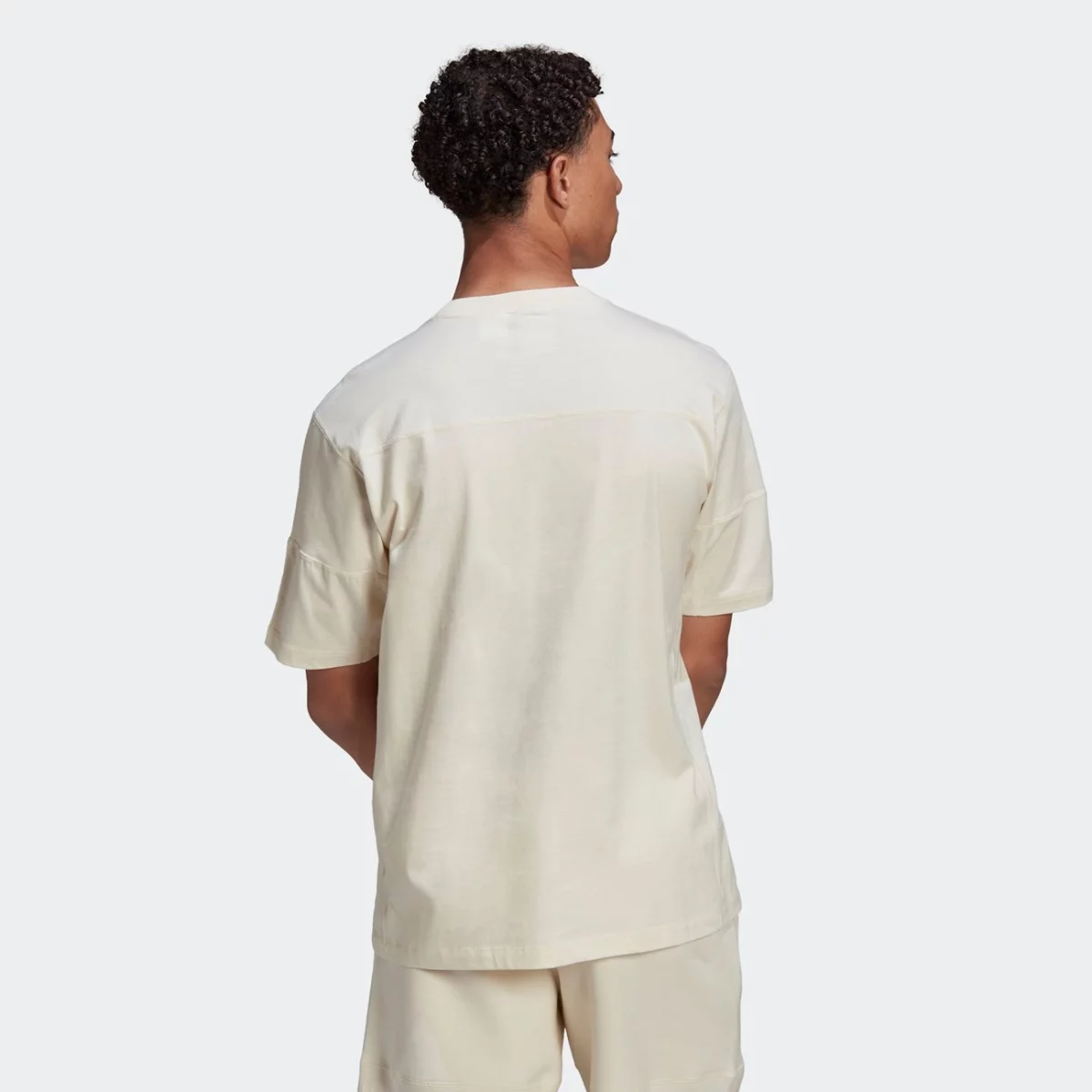 hc1967_app_on-model_back_gradient-huge-665779725bc42