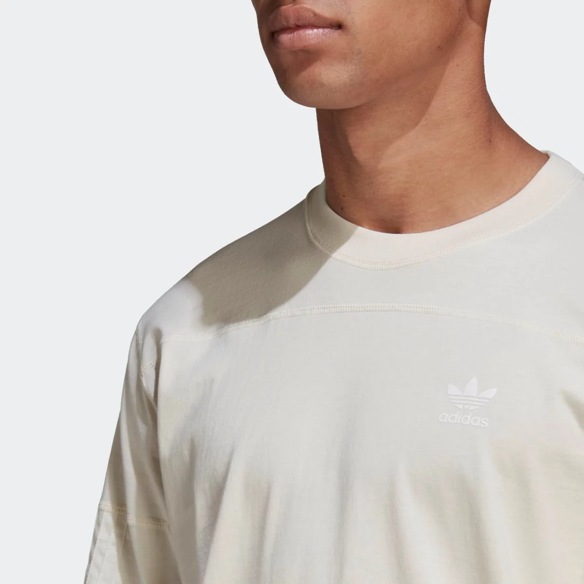 hc1967_app_on-model_detail-1_gradient-huge-6657797672c79