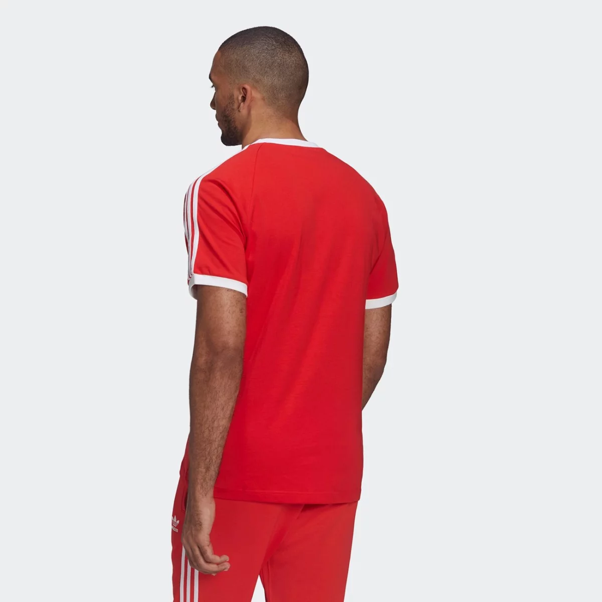 he9547_app_on-model_back_gradient-huge-6657756ef03a5