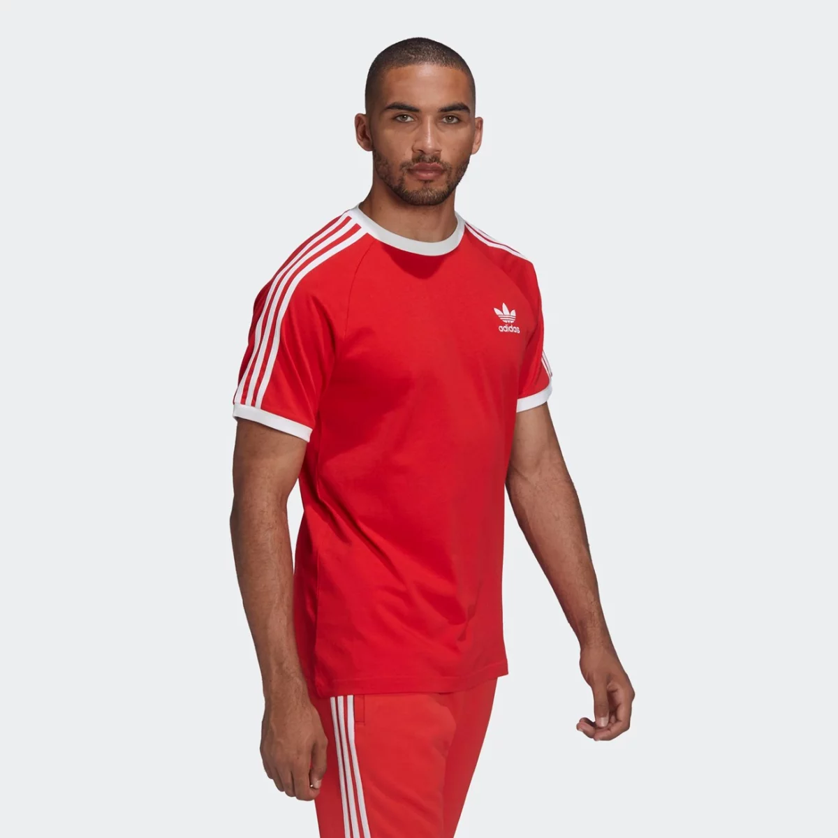 he9547_app_on-model_walking_gradient-huge-6657757052f31