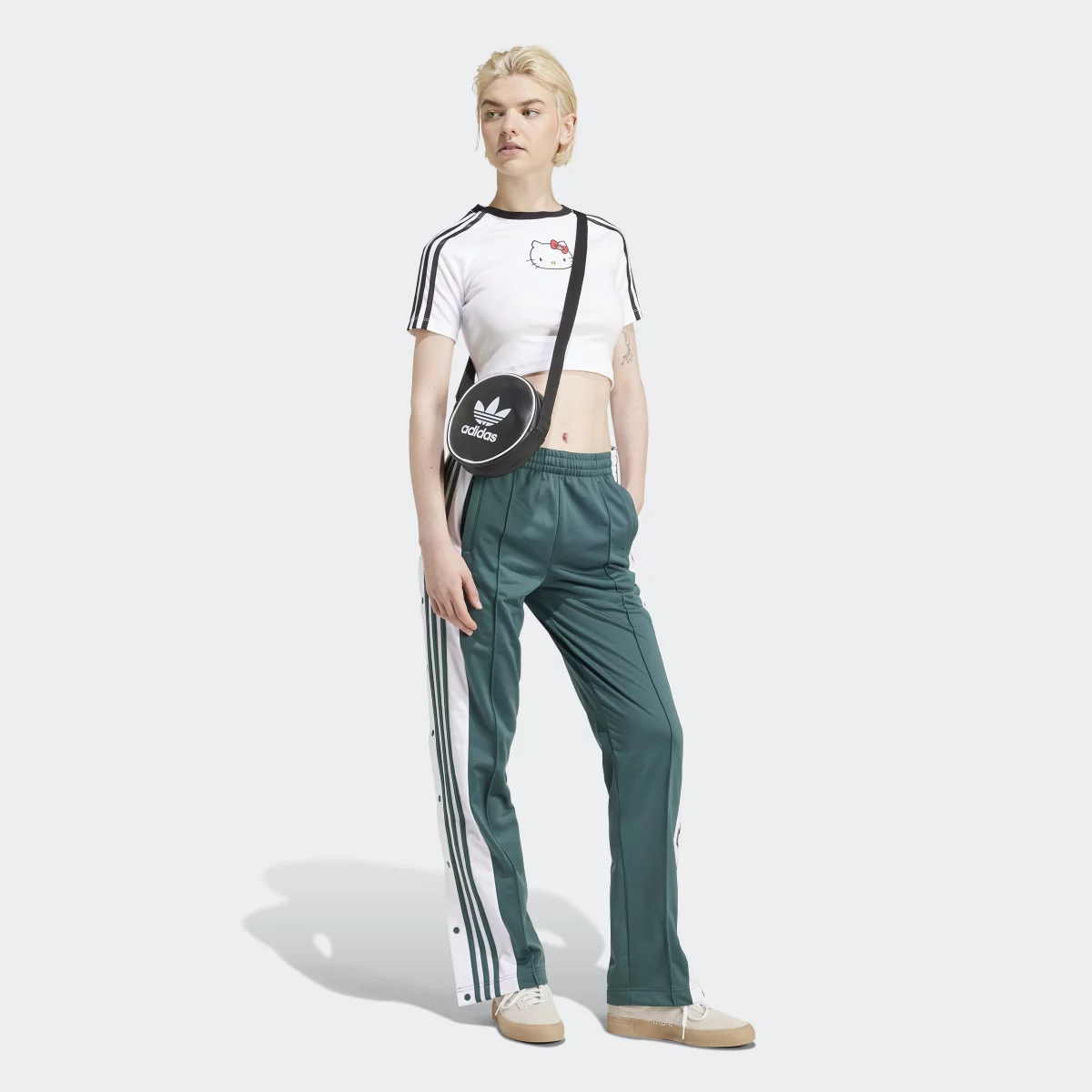 674042456e8c7IZ2761_5_APPAREL_On_Model_Walking_View_grey