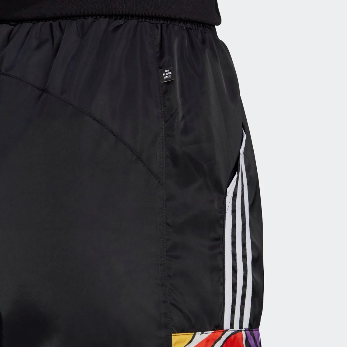 hc4468_app_on-model_detail-2_gradient-huge-6657741ef047b