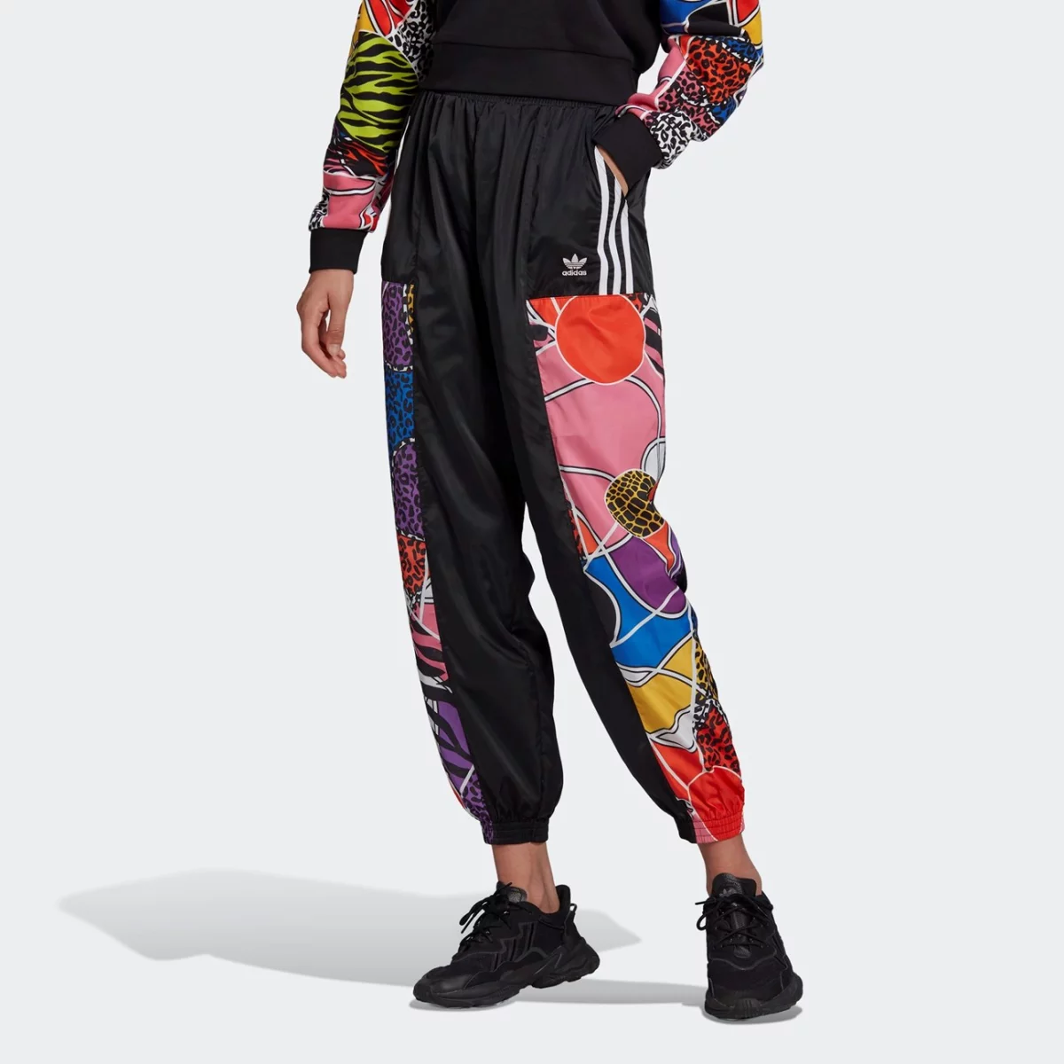 hc4468_app_on-model_standard_gradient-huge-66577415a830b