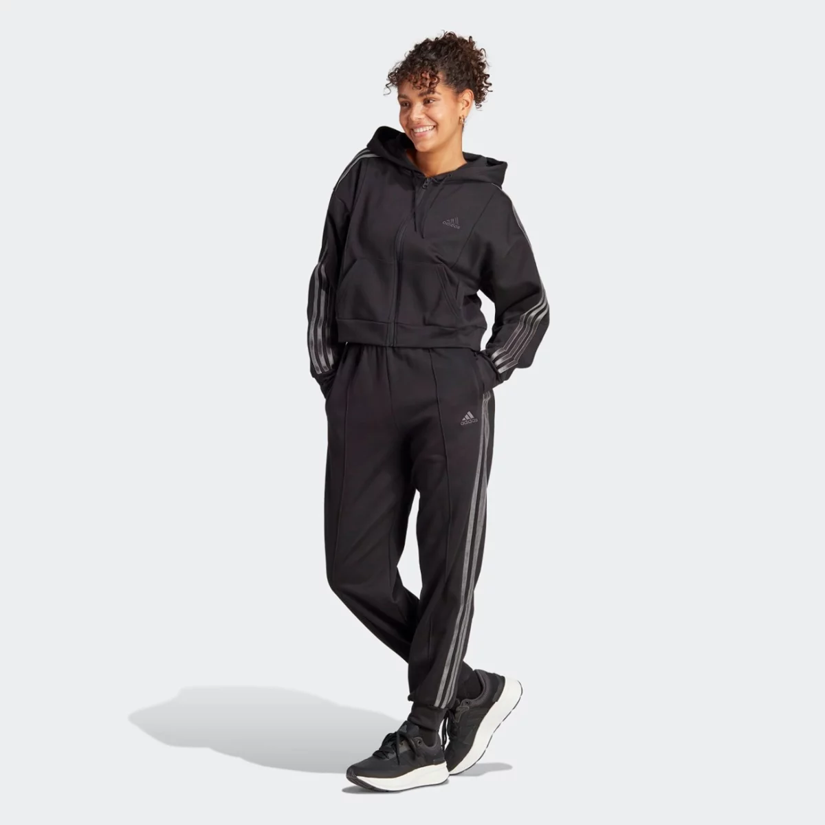 ia3150_4_apparel_on-model_standard-view_grey-huge-6657a7cd030f8