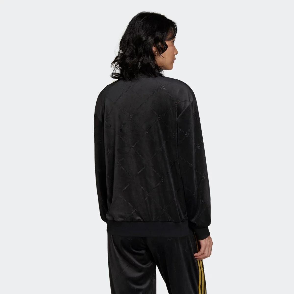 h18042_app_on-model_back_gradient-huge-665761949155b