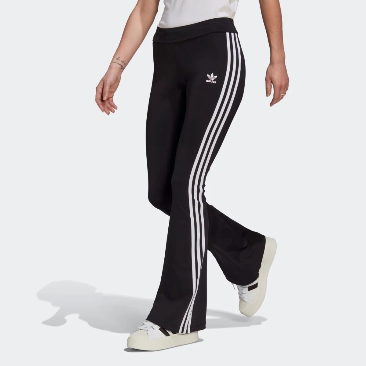 hm2139_3_apparel_on-model_standard-view_grey-huge-66579345082a0