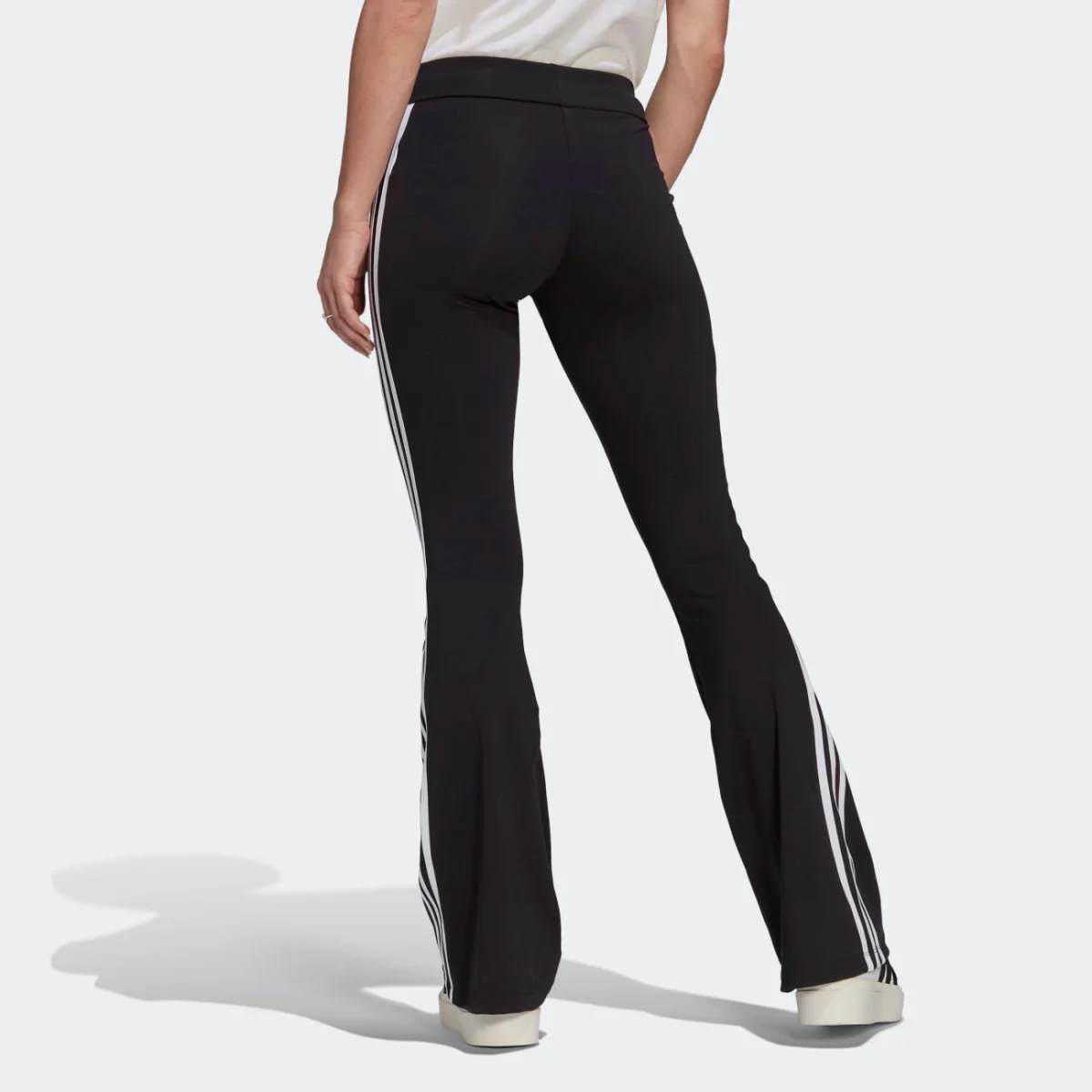 hm2139_4_apparel_on-model_back-view_grey-huge-66579346616e5
