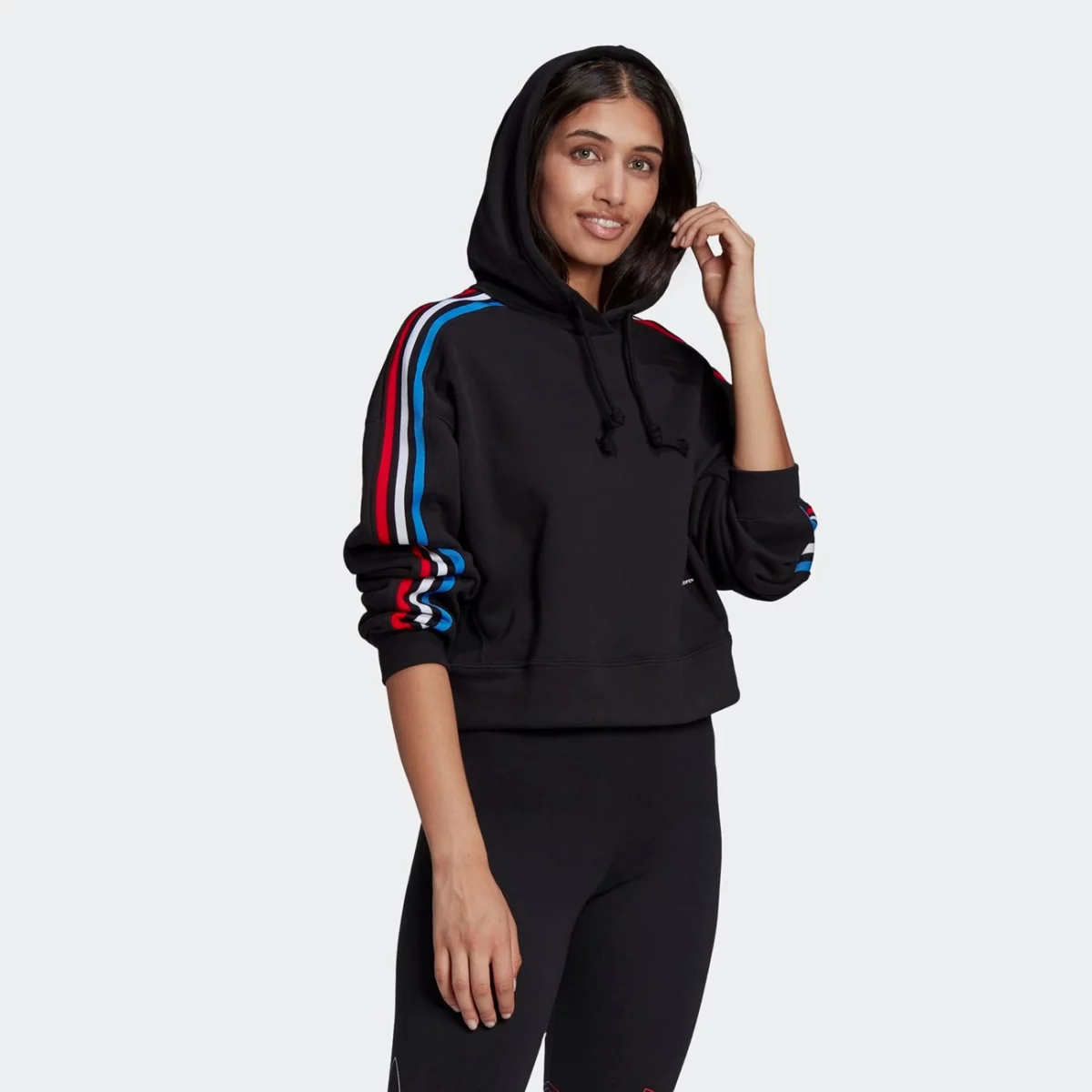 gn2853_app_on-model_walking_gradient-huge-665755629e348