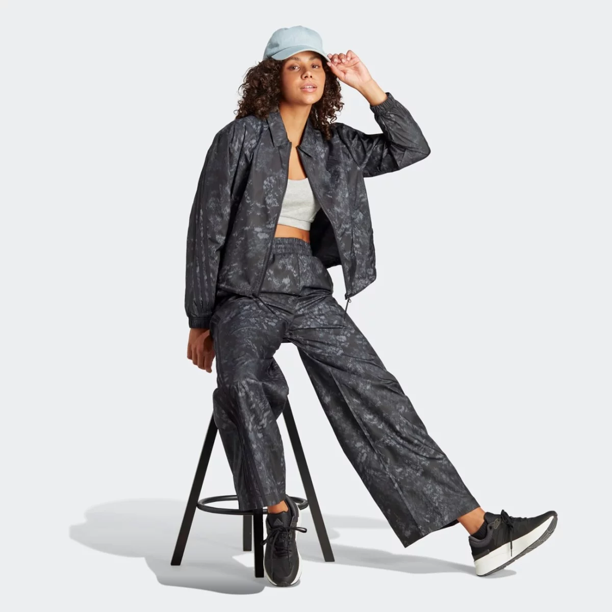 im2456_6_apparel_on-model_walking-view_grey-huge-6657a6c78339f