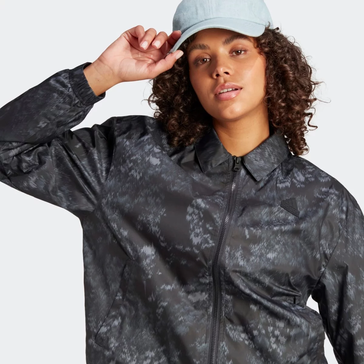 im2456_7_apparel_on-model_detail-view-1_grey-huge-6657a6c950fb6