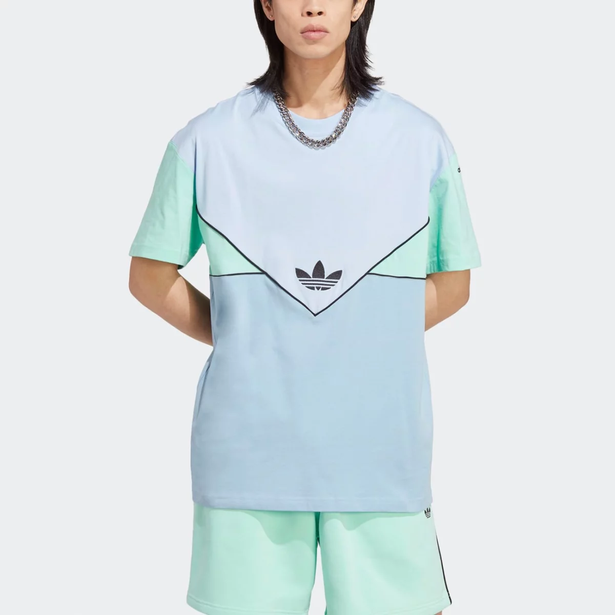hr8939_4_apparel_on-model_front-view_grey-huge-6657a0e07674a
