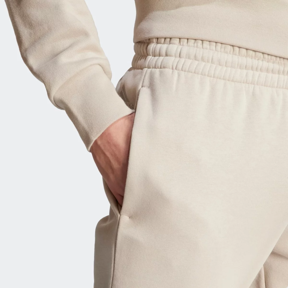 ij8903_7_apparel_on-model_detail-view-2_grey-huge-6657a65bcf610