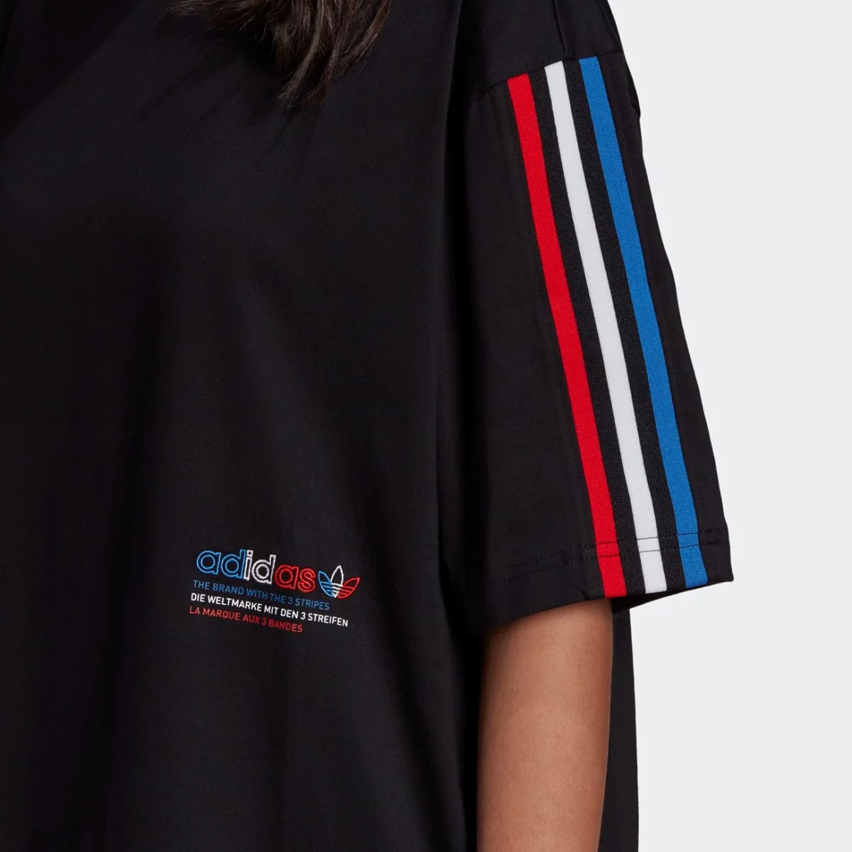 gn2839_app_on-model_detail-1_gradient-huge-6657556e74014