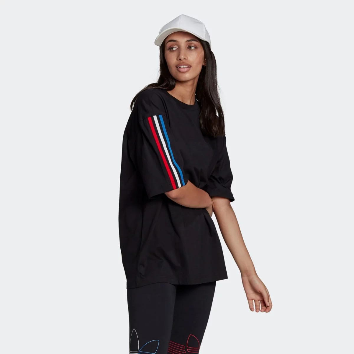 gn2839_app_on-model_walking_gradient-huge-6657556d1c2b8