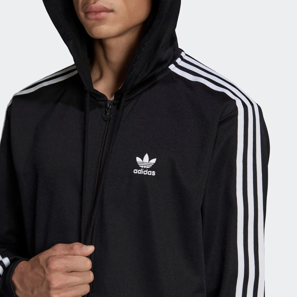 hb9512_app_on-model_detail-1_gradient-huge-66577a8fd35c1
