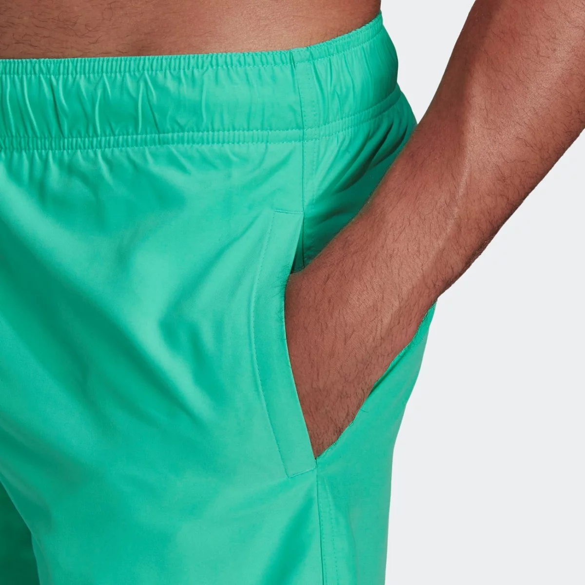 he9422_app_on-model_detail-1_gradient-huge-665776c5ad6c2