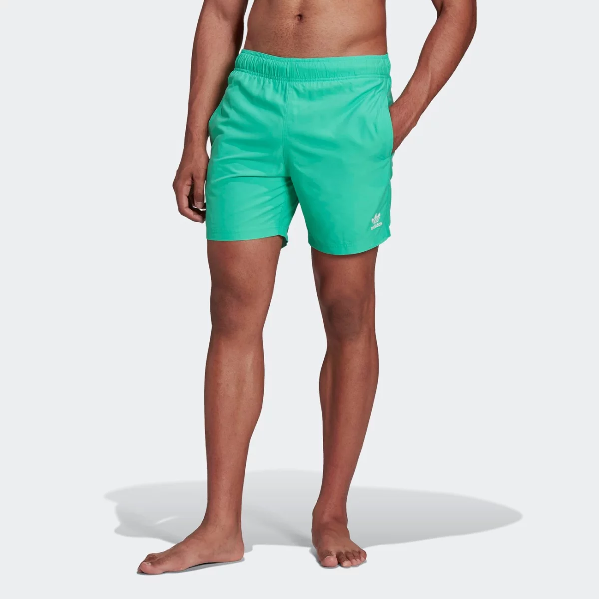 he9422_app_on-model_standard_gradient-huge-665776c168dc8