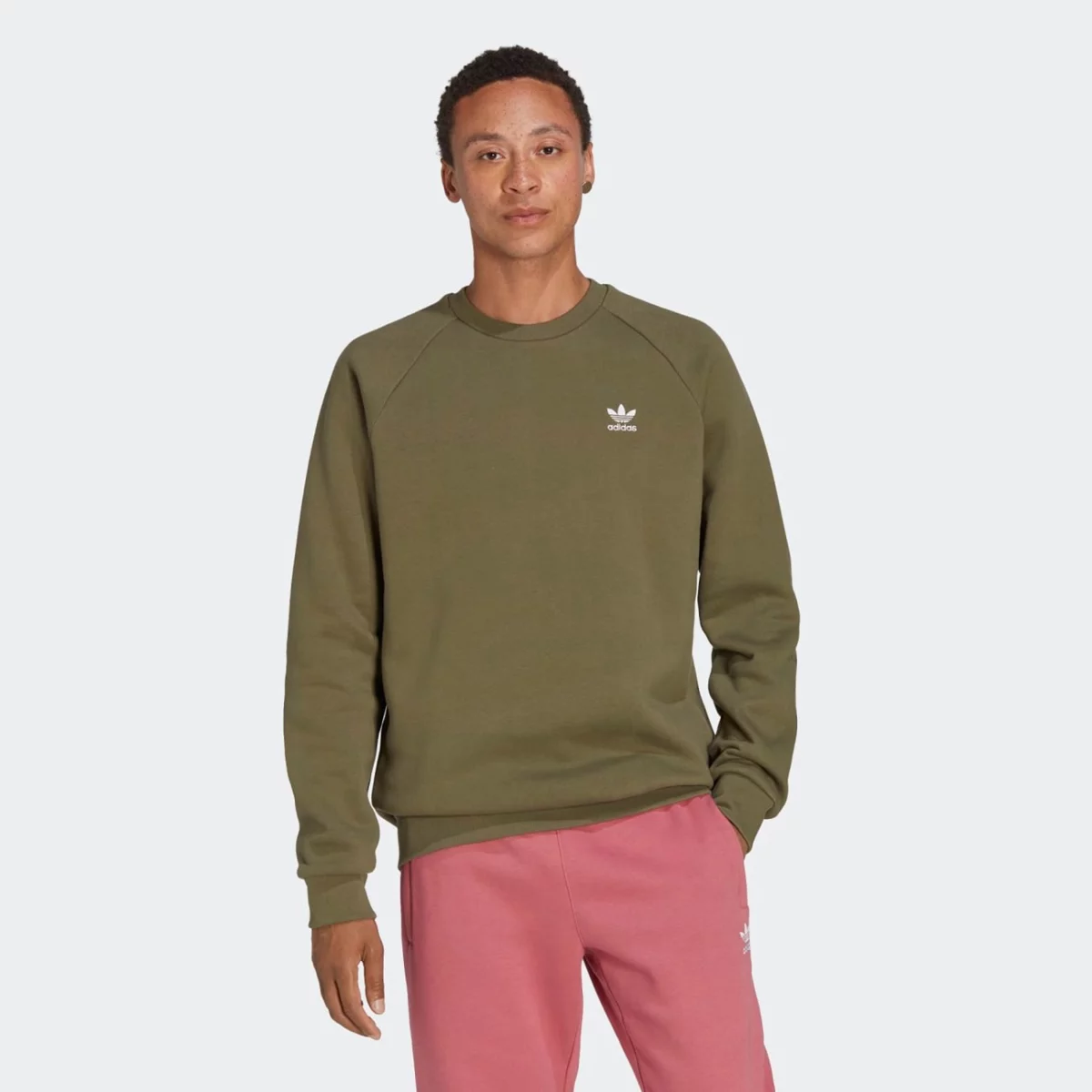 ib1408_3_apparel_on-model_standard-view_grey-huge-6657a19d43fff