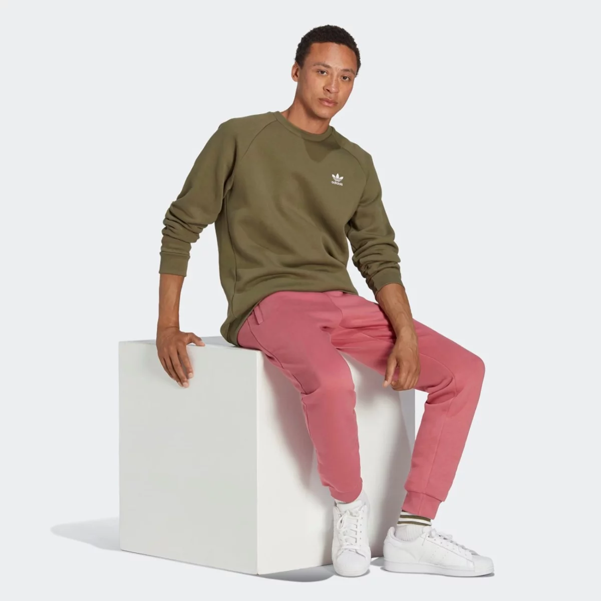 ib1408_6_apparel_on-model_walking-view_grey-huge-6657a19fd4c13