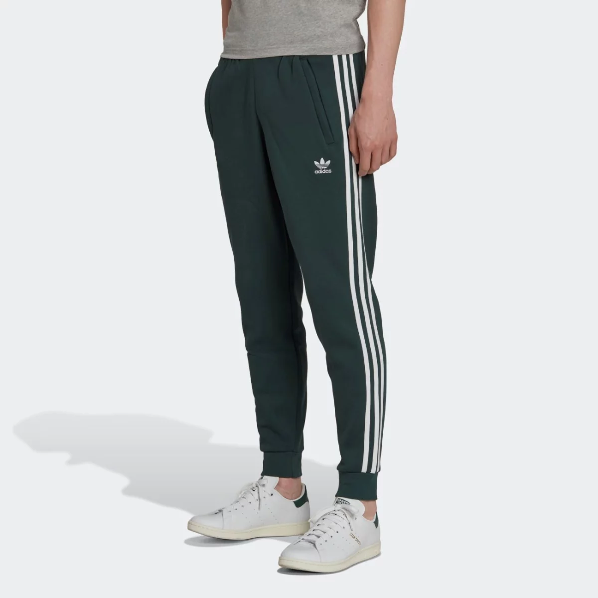 hk7299_3_apparel_on-model_standard-view_grey-huge-665792ae26087