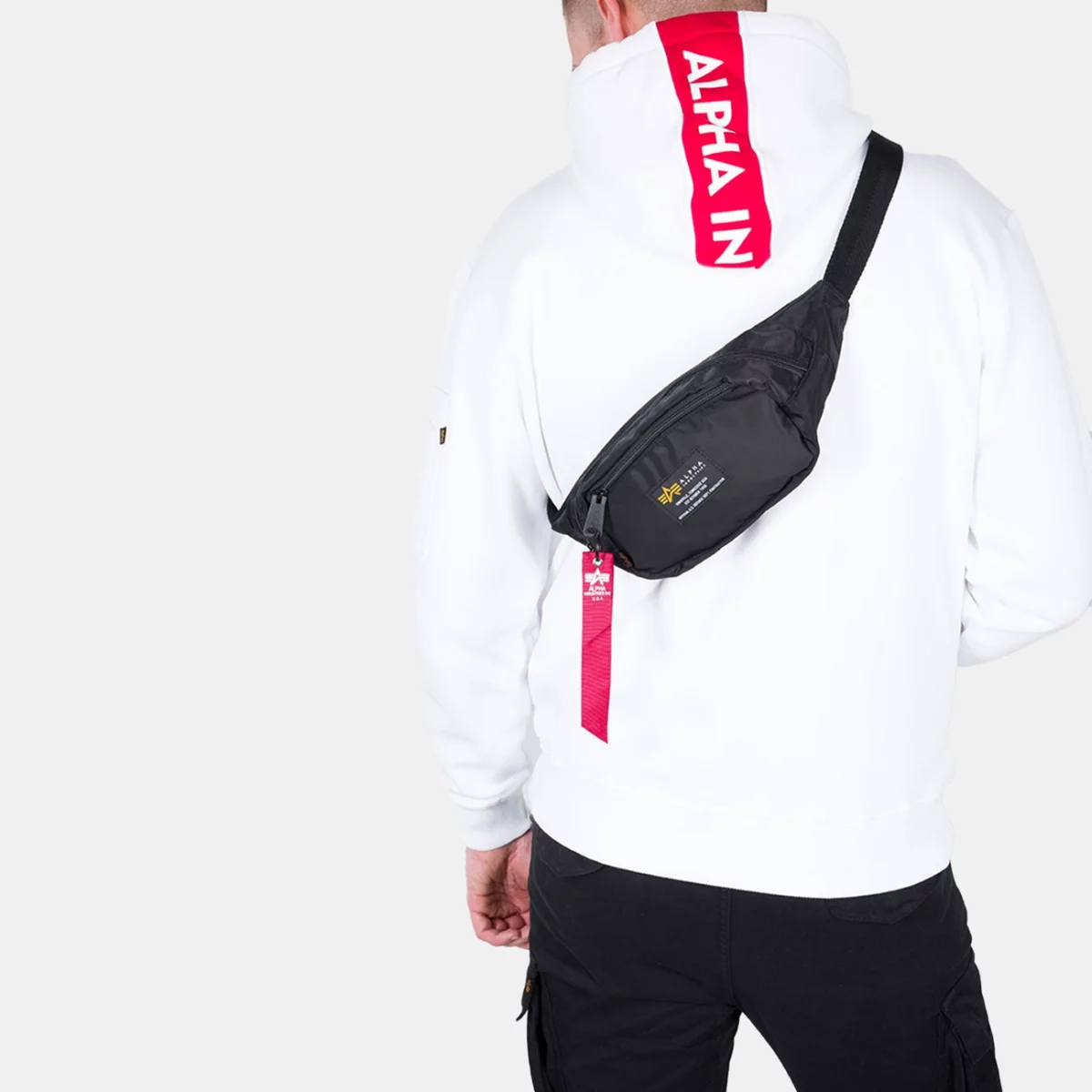196923-03-alpha-industries-crew-waist-bag-bags-002-huge-665718b2c4f64