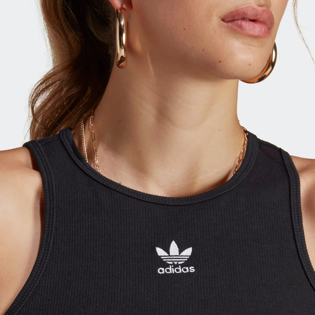 ib9110_7_apparel_on-model_detail-view-1_grey-huge-6657a03695bd8