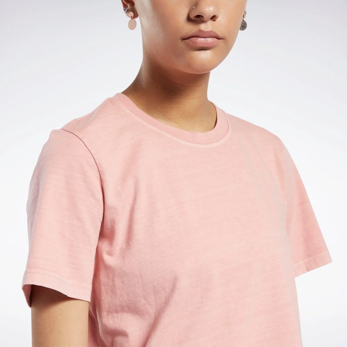 h11210_app_on-model_detail-2_gradient-huge-665763fa123b2