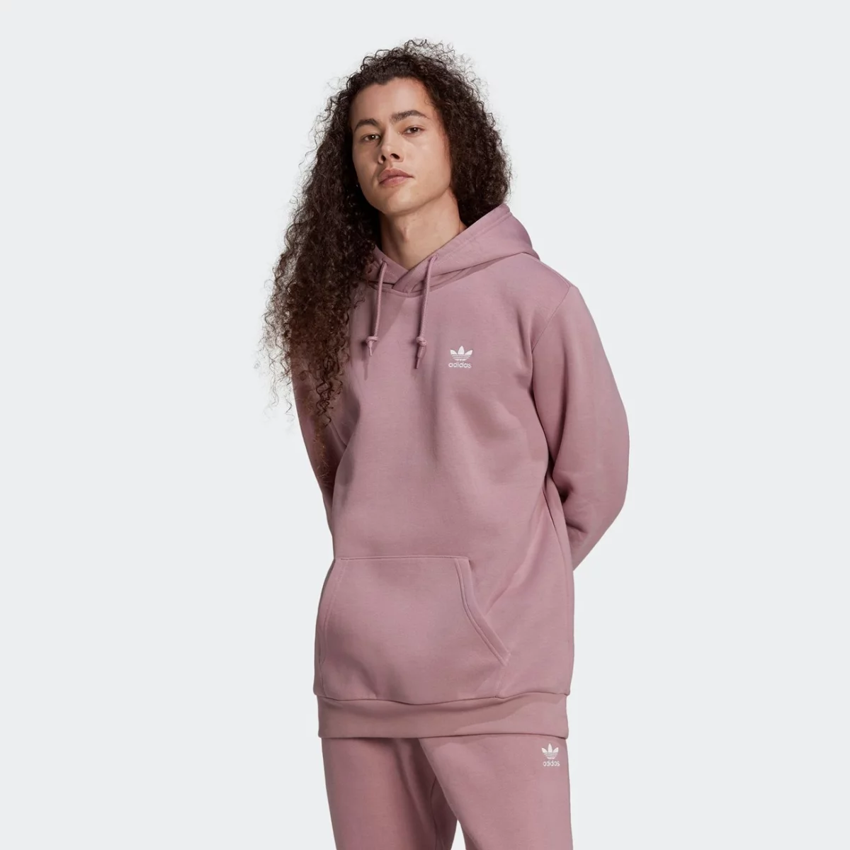 he9416_app_on-model_standard_gradient-huge-665776ac71ea5