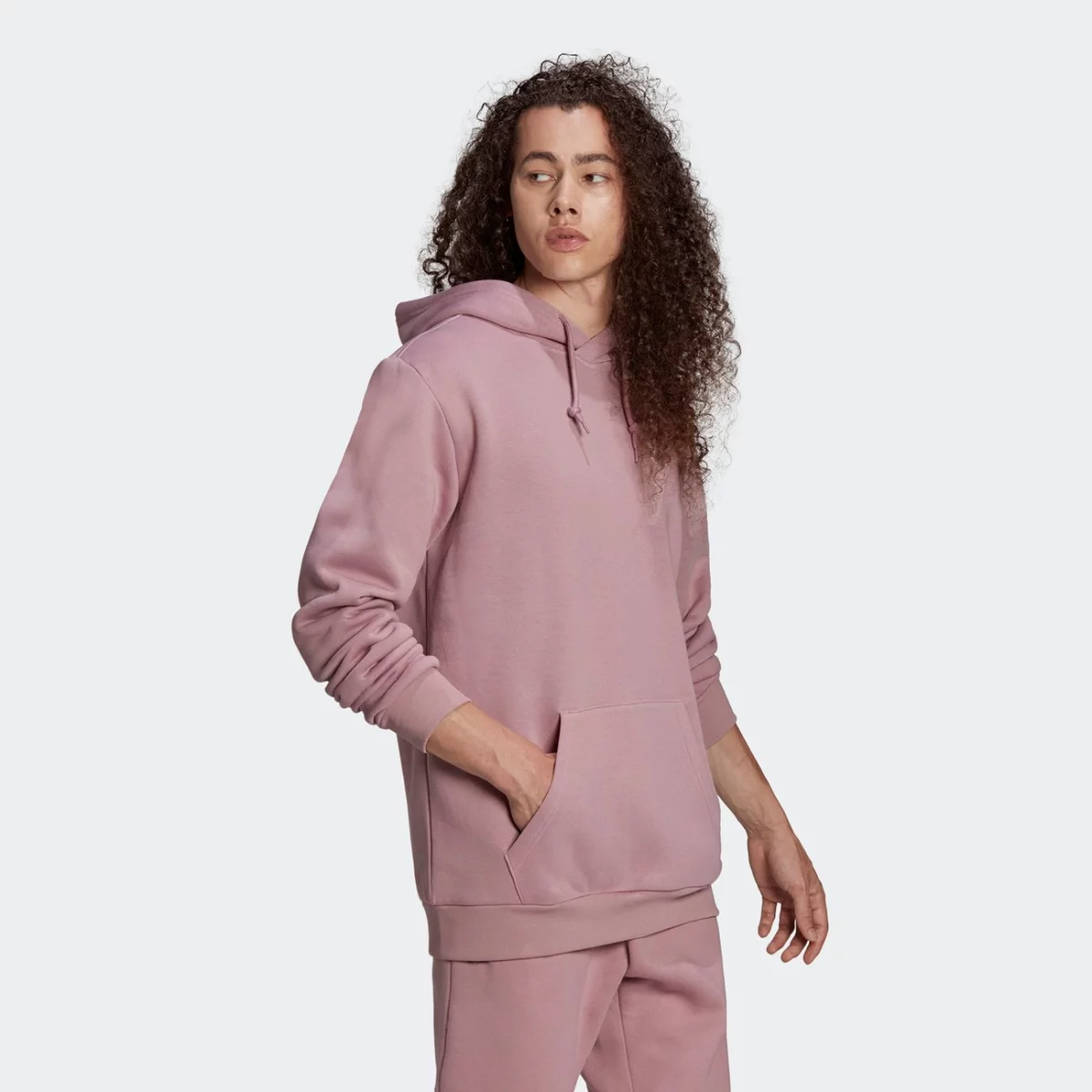 he9416_app_on-model_walking_gradient-huge-665776af6f8e0