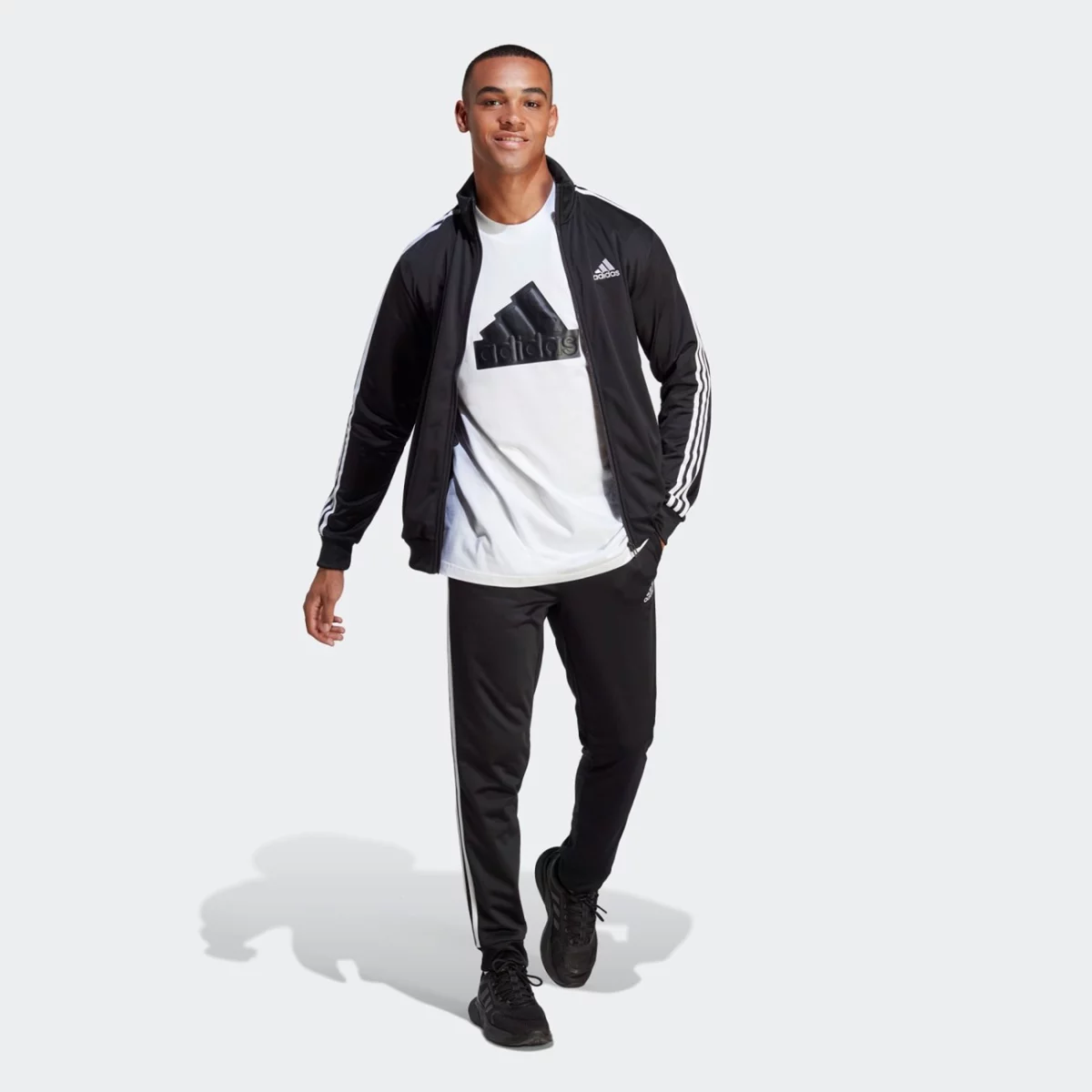 ic6747_8_apparel_on-model_walking-view_grey-huge-6657a1e195af4