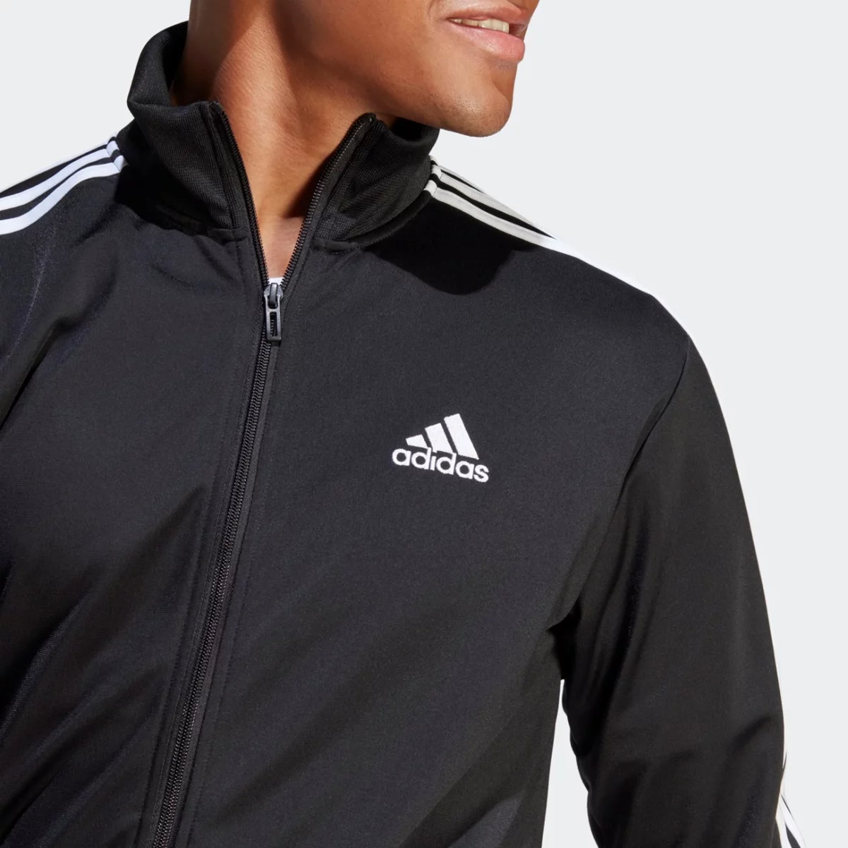 ic6747_9_apparel_on-model_detail-view-1_grey-huge-6657a1e339c64