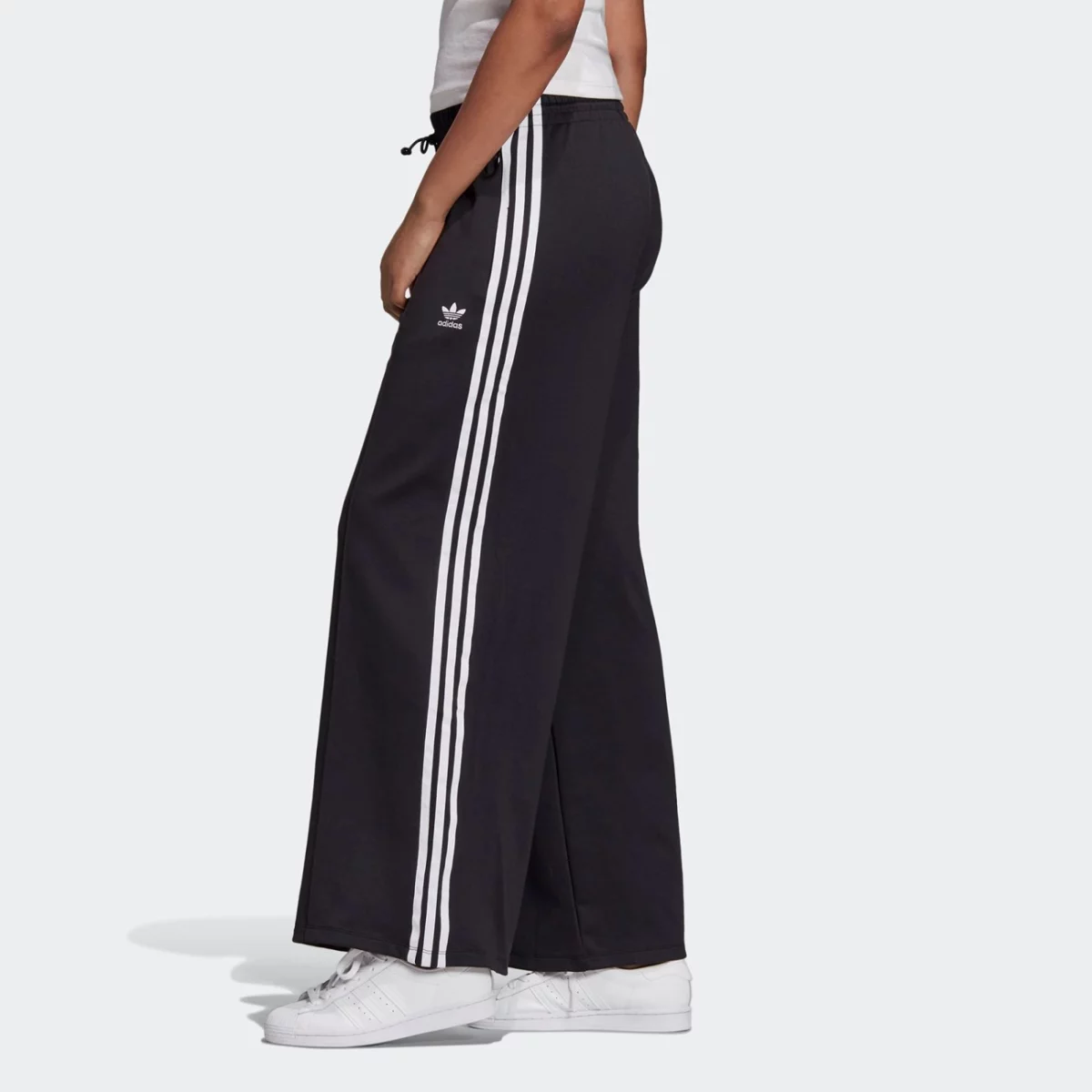primeblue_relaxed_wide_leg_pants_mayro_gd2273_22_model-huge-66574943d9bb4