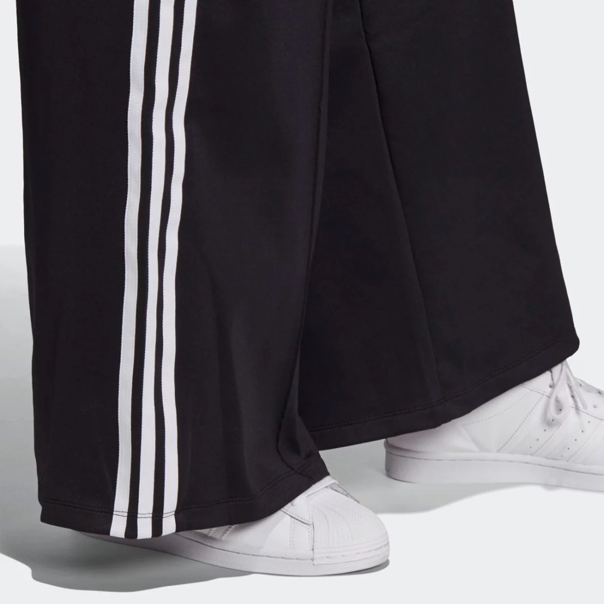 primeblue_relaxed_wide_leg_pants_mayro_gd2273_42_detail-huge-66574948c9bb2