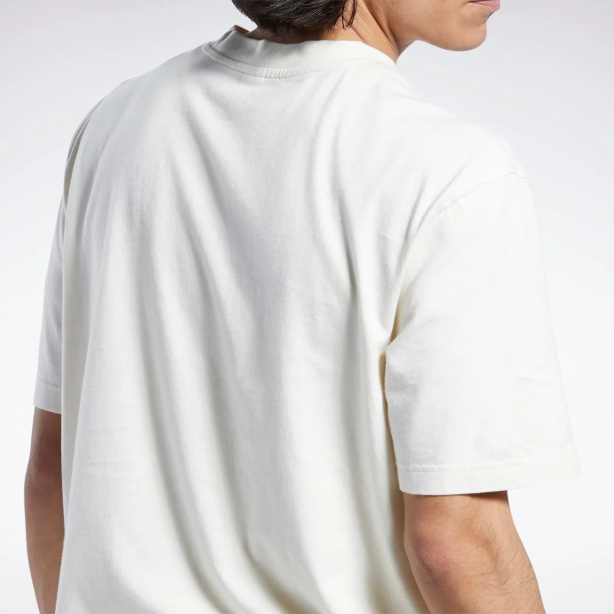 hg1586_6_apparel_on-model_detail-view-1_grey-huge-6657924941f94