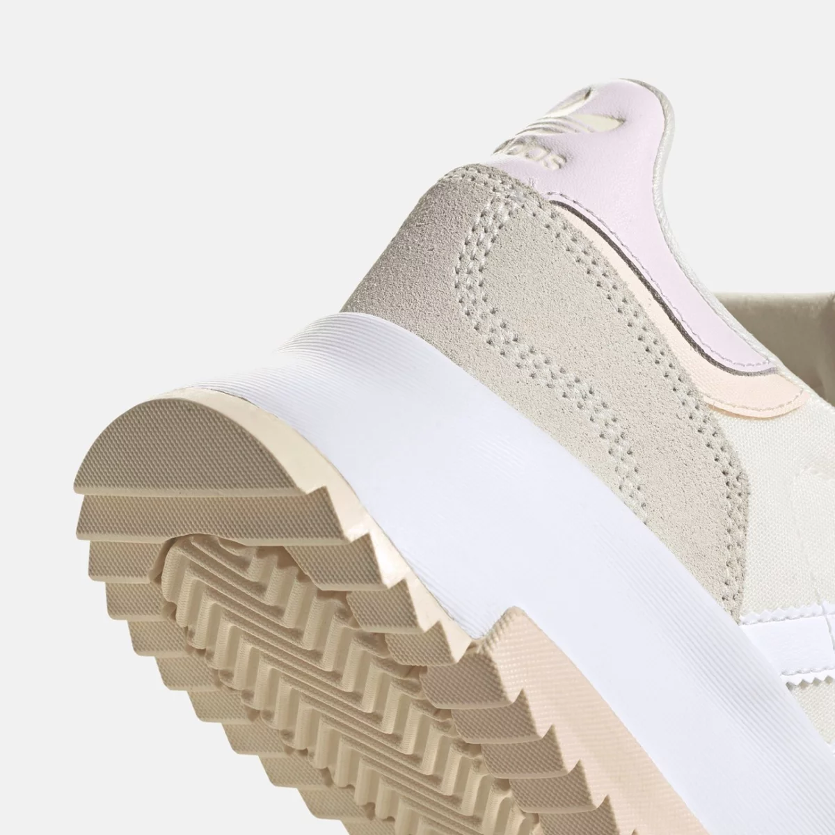 gw9408_9_footwear_photography_detail-view-2_transparent-huge-66582189996ea