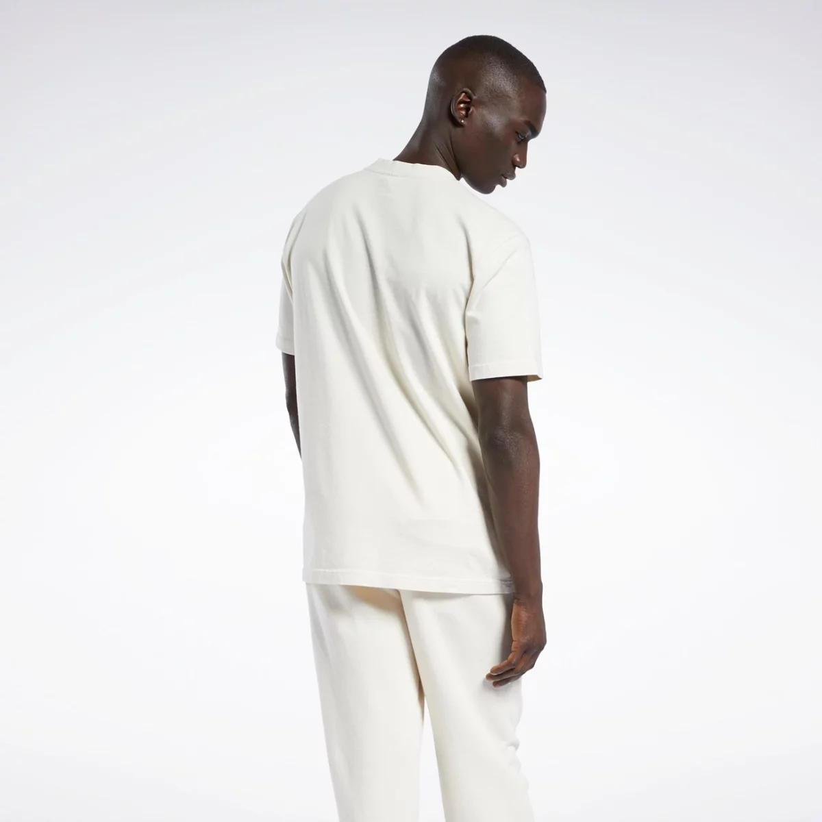 gs9150_app_on-model_back_gradient-huge-665765b801520