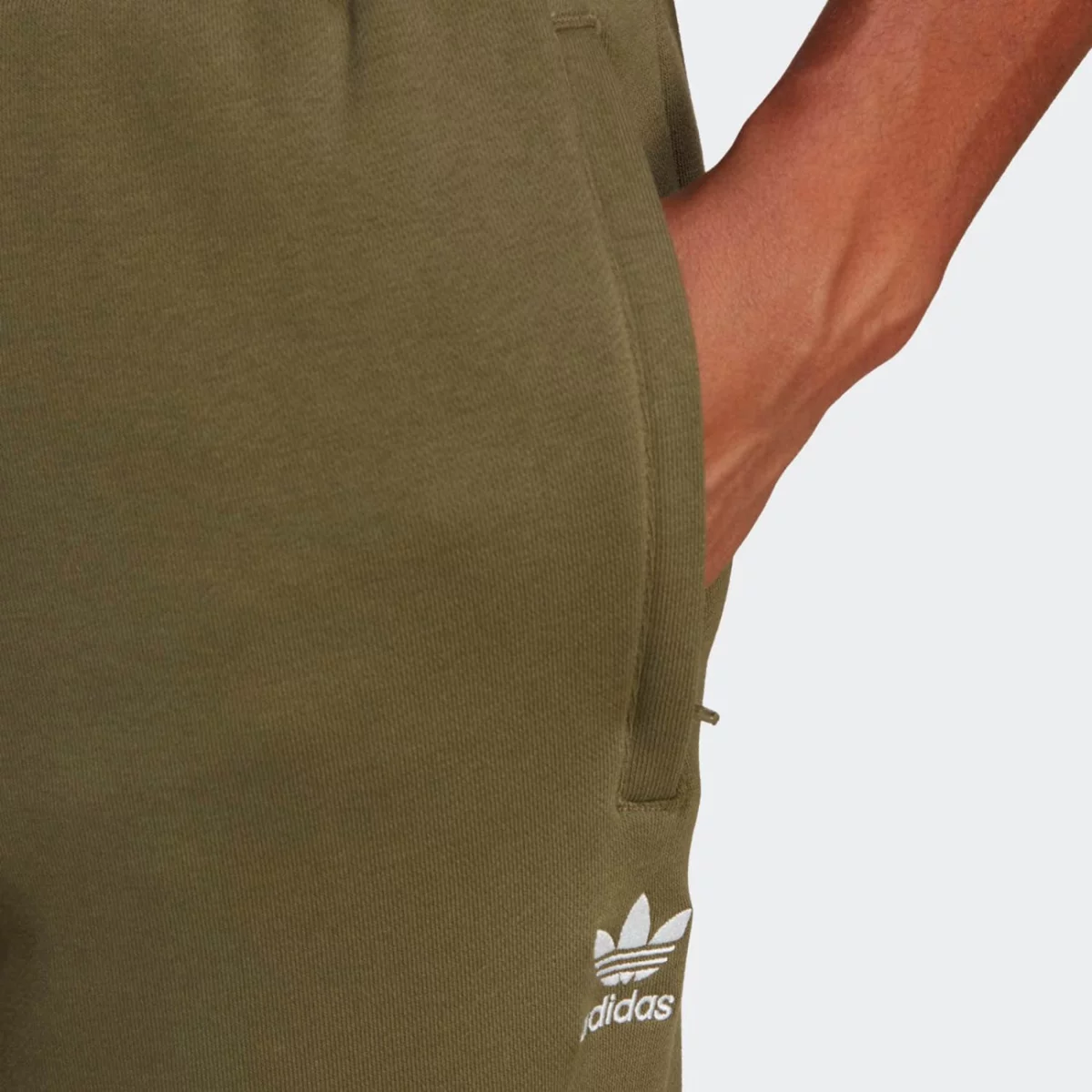 0_0068_ib1410_6_apparel_on-model_detail-view-1_grey-huge-6657a1a8dfb57