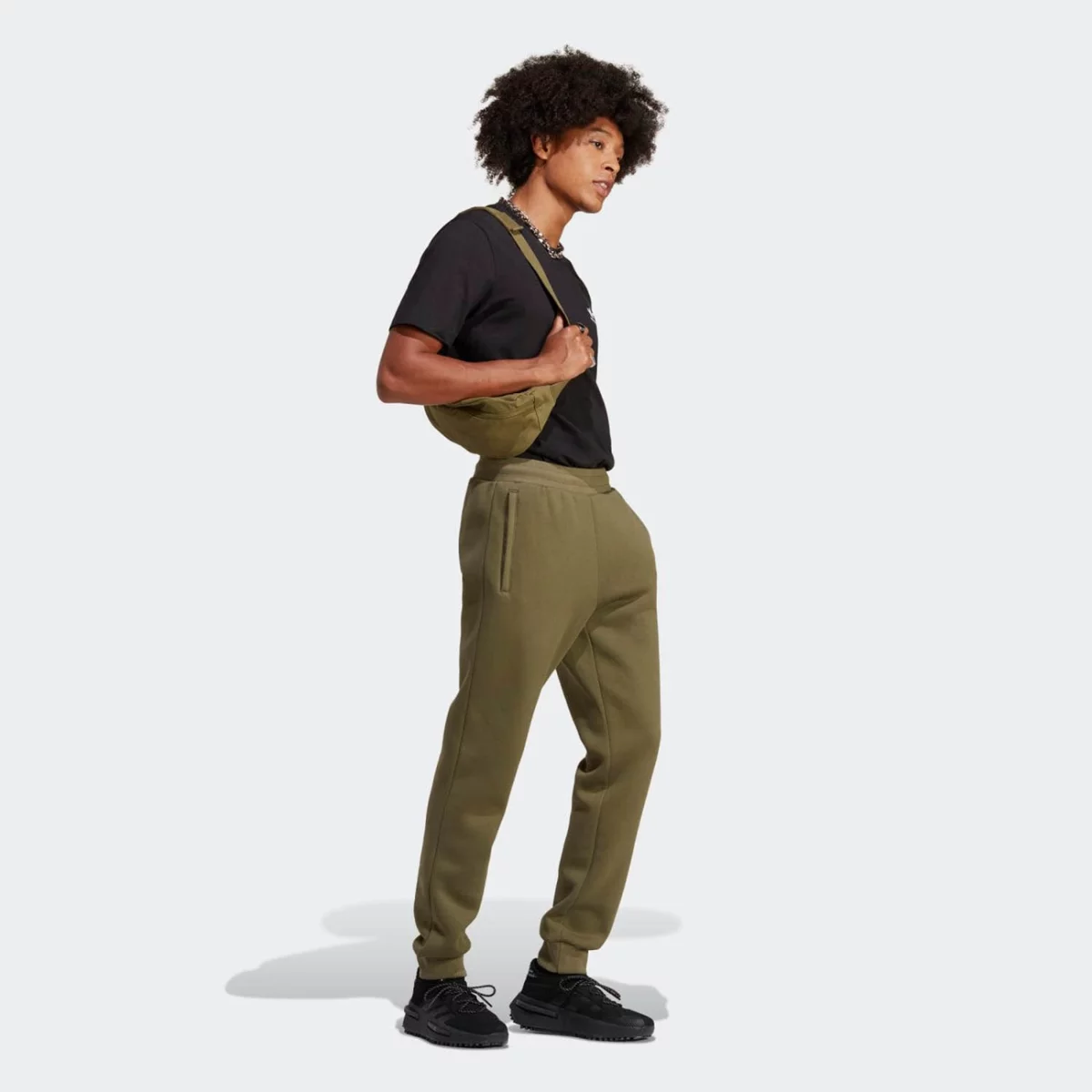 0_0069_ib1410_5_apparel_on-model_walking-view_grey-huge-6657a1aa7ce1f