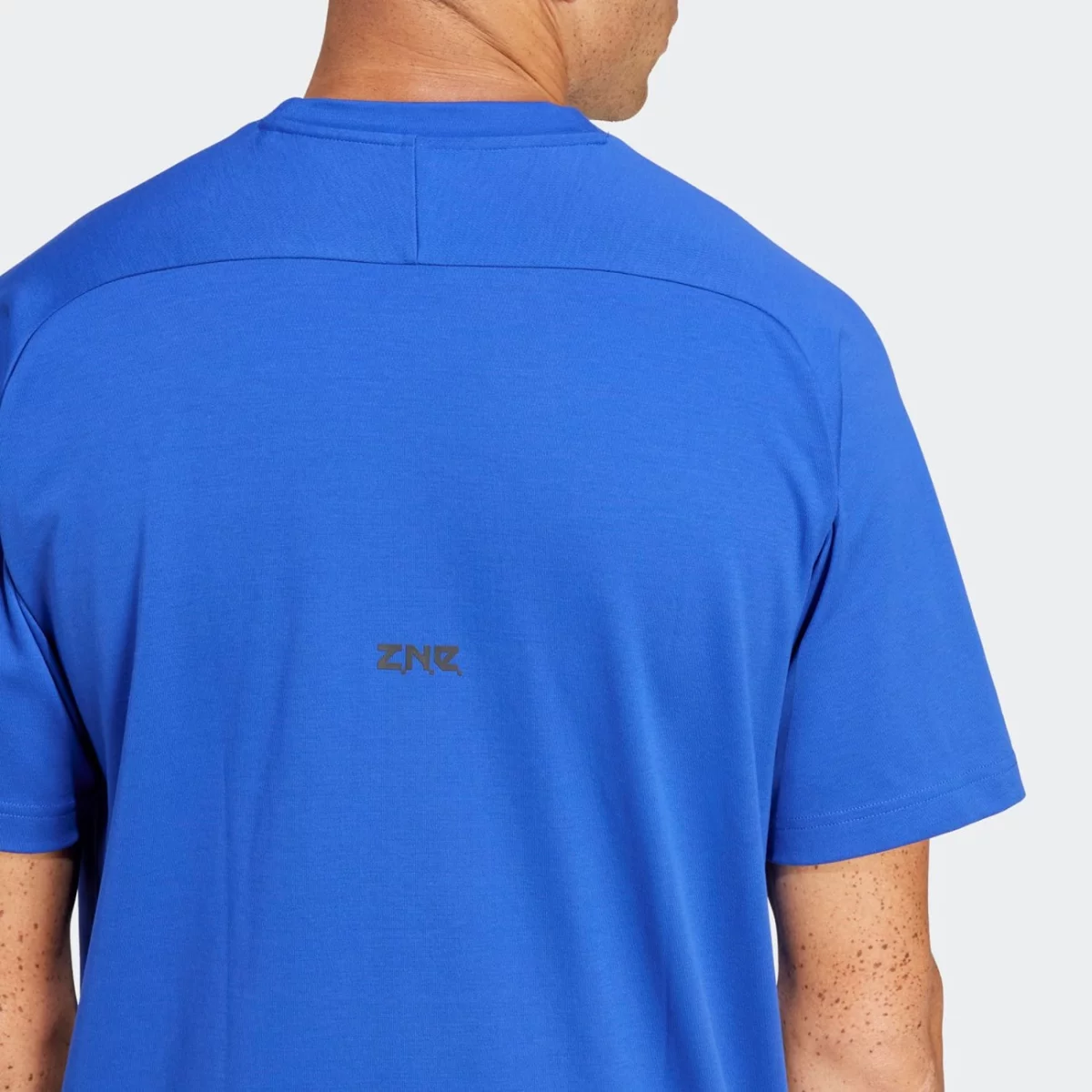 ir5232_8_apparel_on-model_detail-view-2_grey-huge-6657b2dbcbcbe