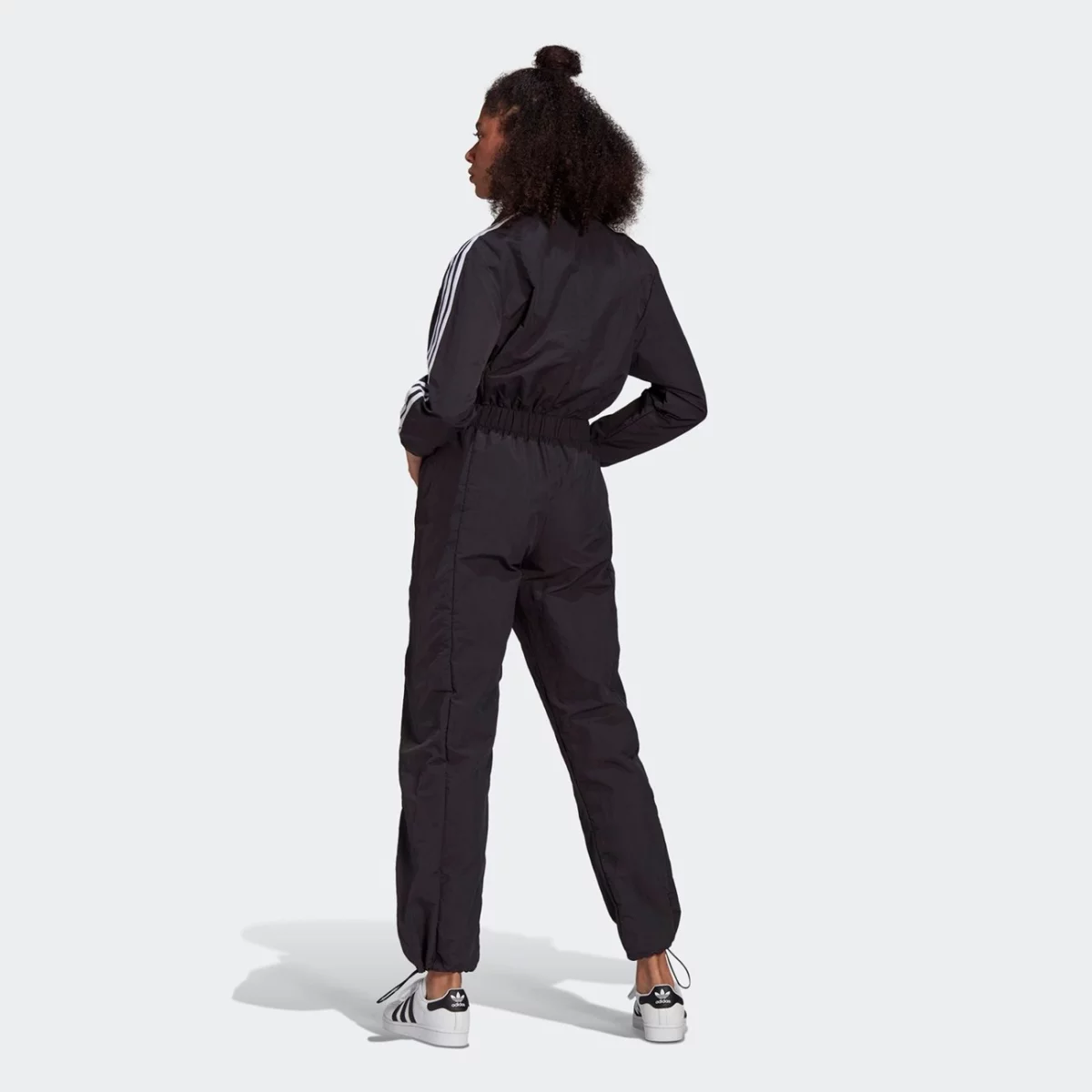 gn2781_app_on-model_back_gradient-huge-6657666975b6c