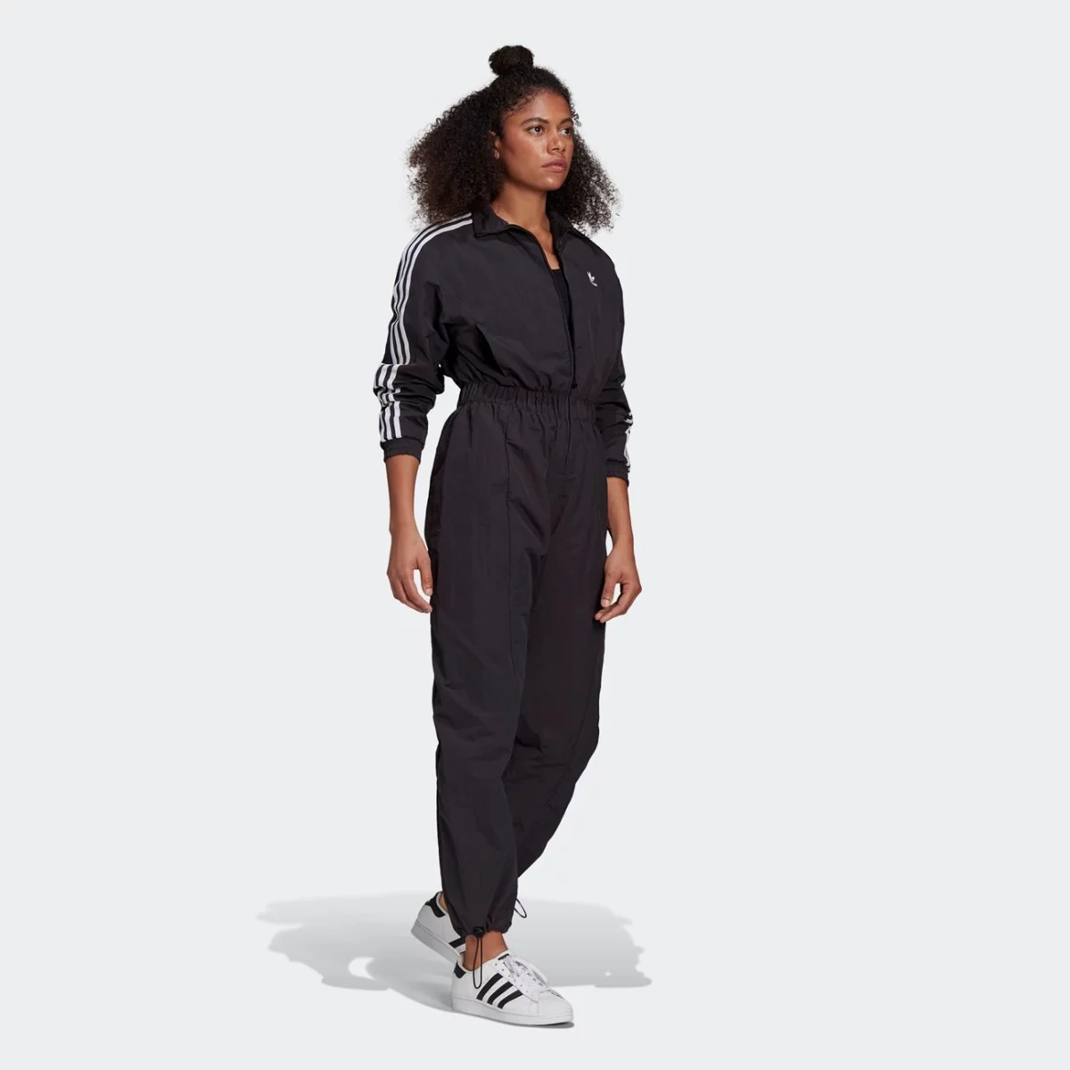 gn2781_app_on-model_walking_gradient-huge-6657666aebd6d