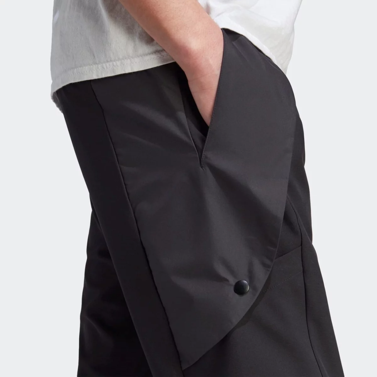 ij6098_7_apparel_on-model_detail-view-2_grey-huge-6657a53b023e9