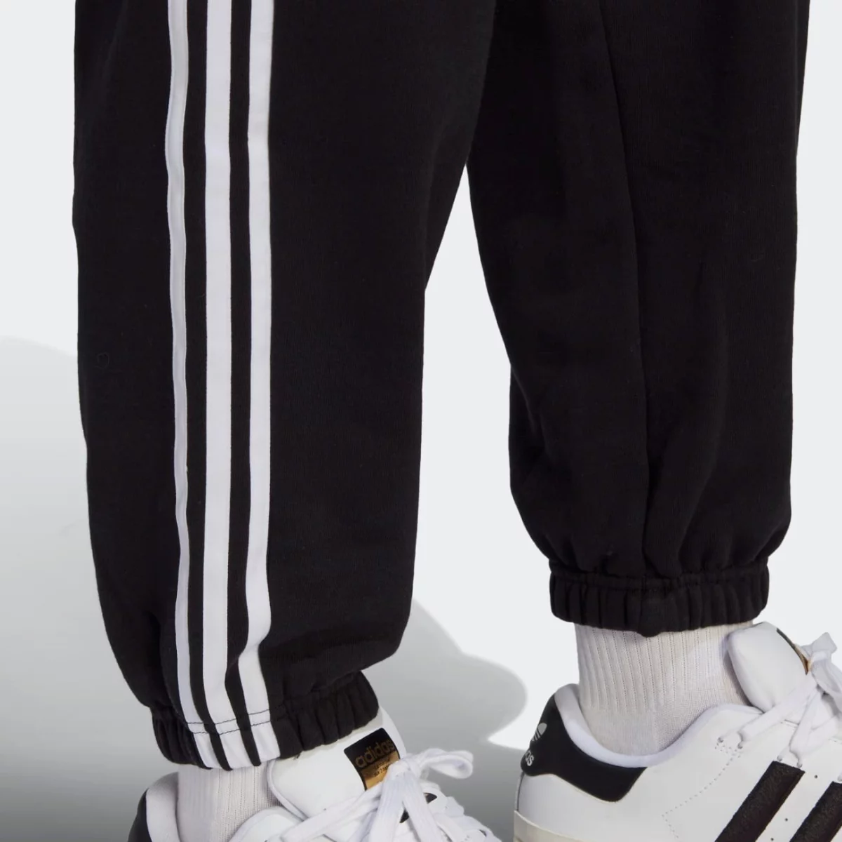 hm2143_7_apparel_on-model_detail-view-2_grey-huge-66579342e09bf